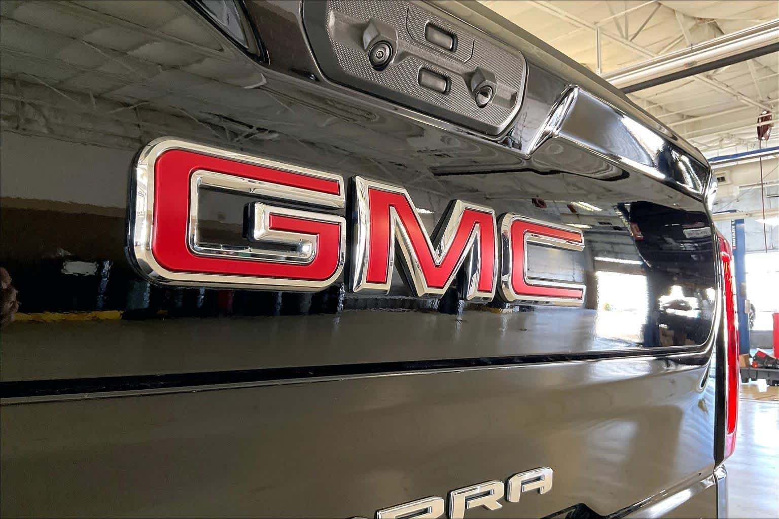 Used 2025 Onyx Black GMC AT4 image 31