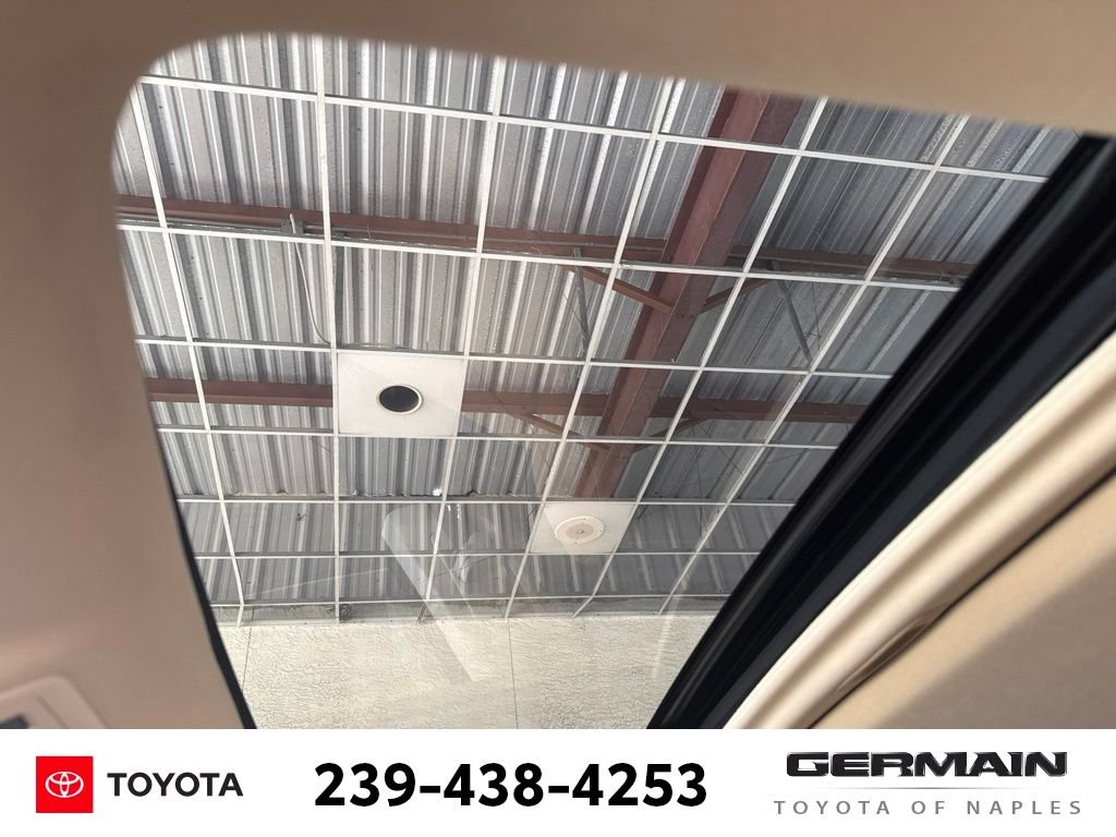 Used 2016 White Lexus 200t image 16
