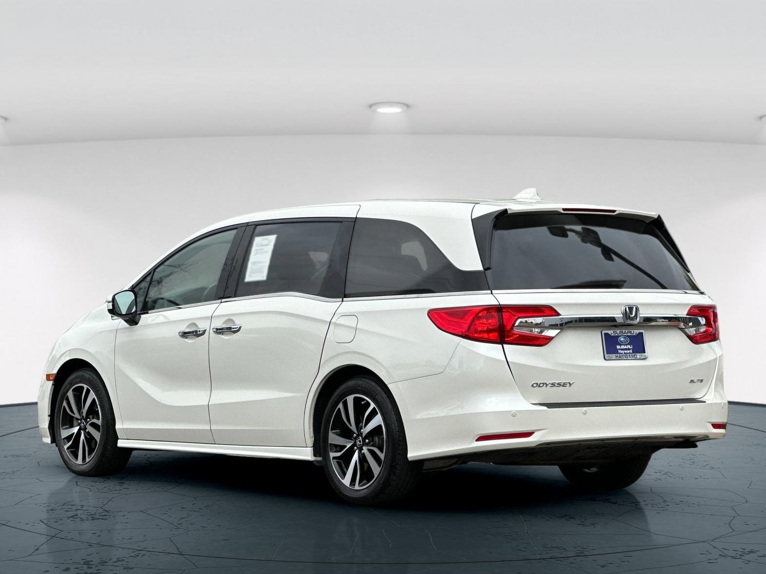 Used 2018 White Diamond Pearl Honda Elite 4D Passenger Van image 4