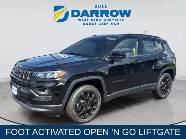 New 2026 Diamond Black Crystal Pearl-Coat Exterior Paint Jeep Latitude image 1