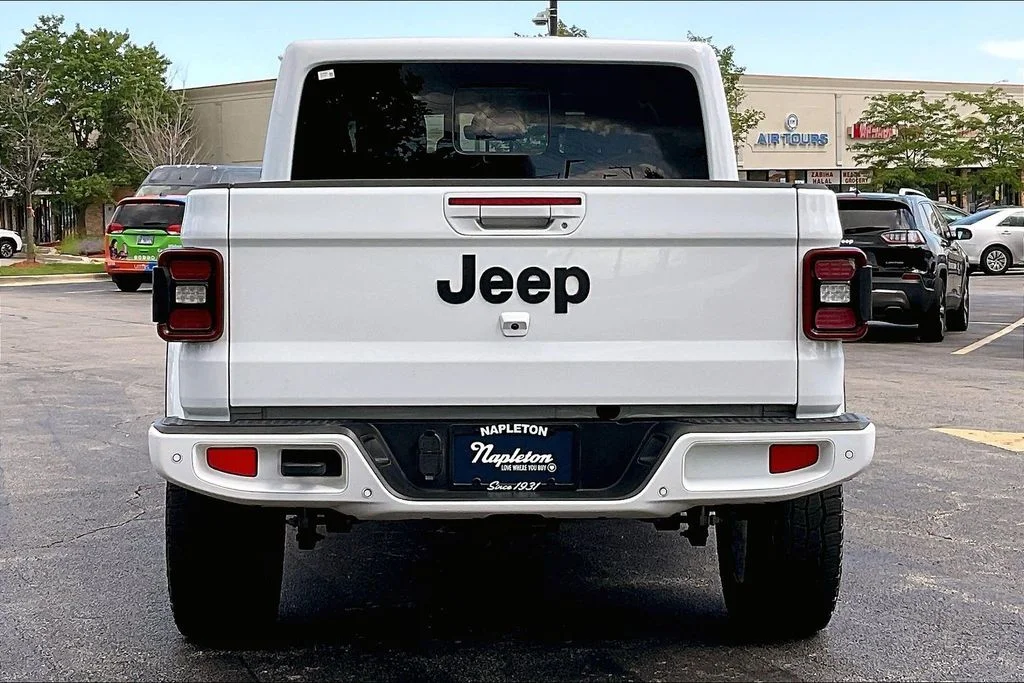Used 2023 White Jeep High Altitude image 3