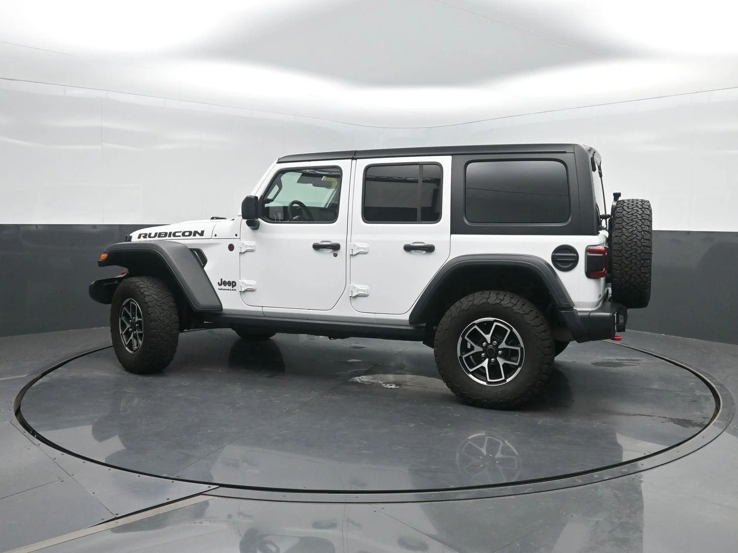 Used 2024 Bright White Jeep Rubicon image 37
