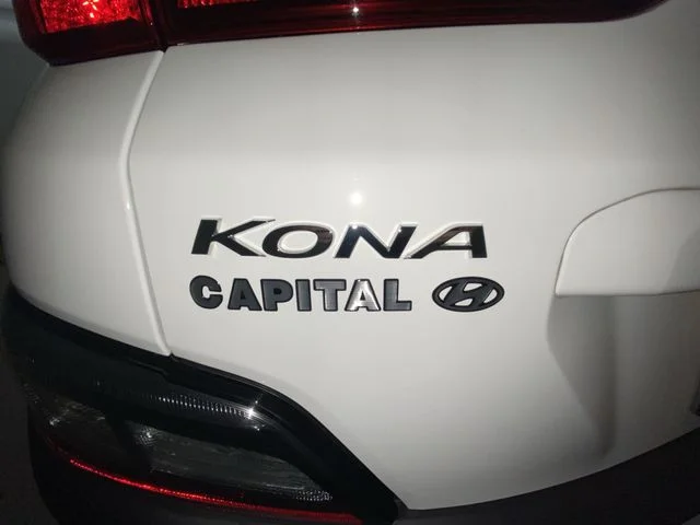 Used 2023 White Hyundai SE image 25