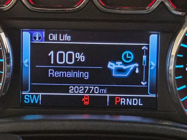 Used 2018 GRAPHITE METALLIC Chevrolet LT image 30