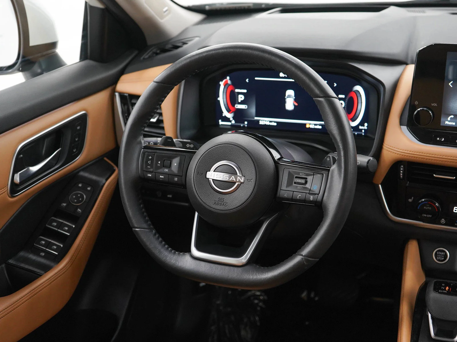 Used 2023 Pearl White Tricoat Nissan Platinum image 14
