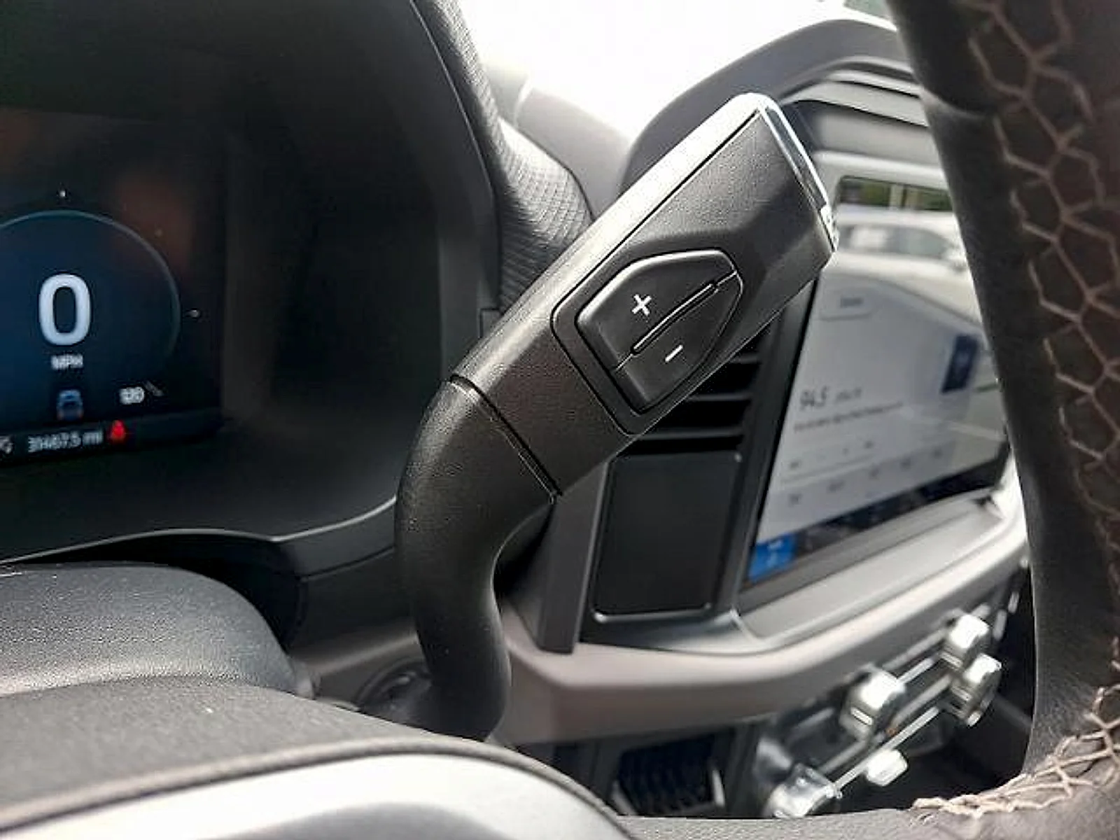 2025 Ford F-150 XLT - Photo 12