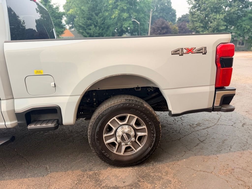Used 2025 Gray Ford Lariat image 9