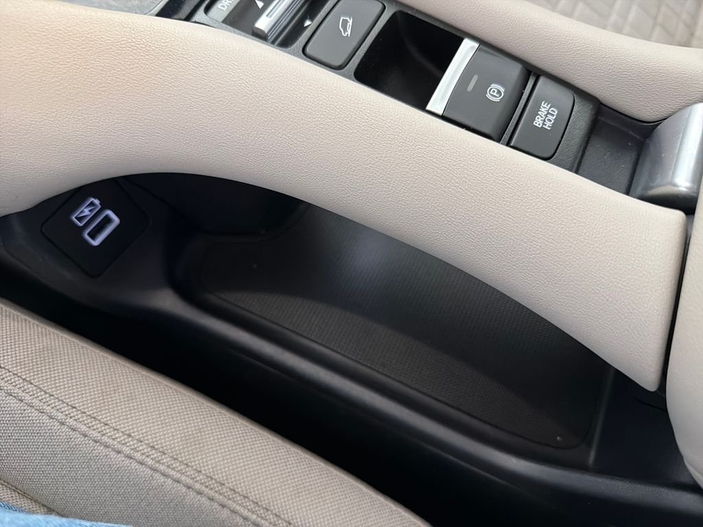 Used 2023  Honda LX image 18