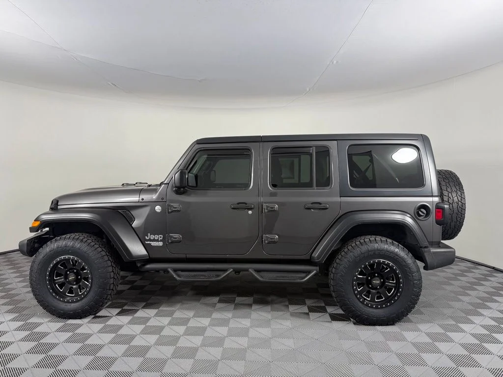 Used 2018 Gray Jeep Unlimited Sport S image 4