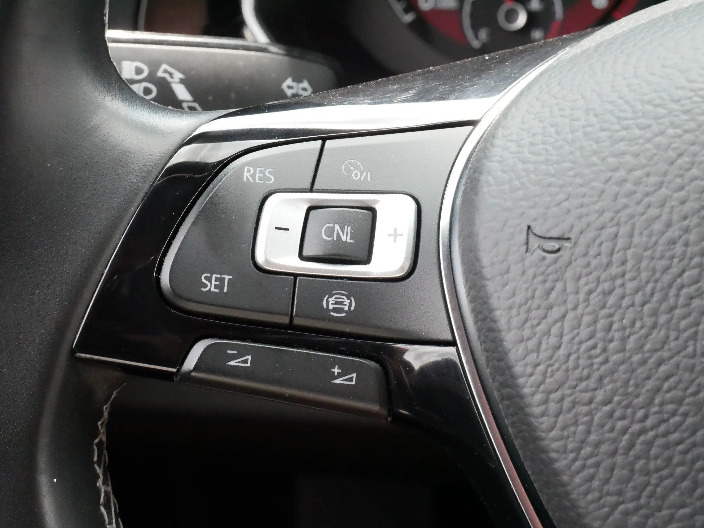 Used 2019 Deep Black Pearl Volkswagen R-Line image 25