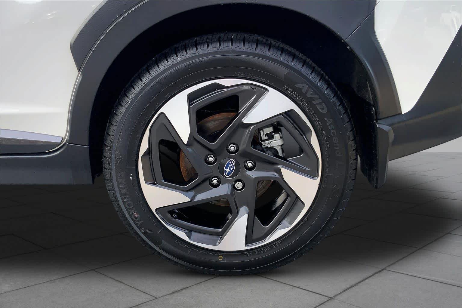 Used 2024 Crystal White Pearl Subaru Limited image 11