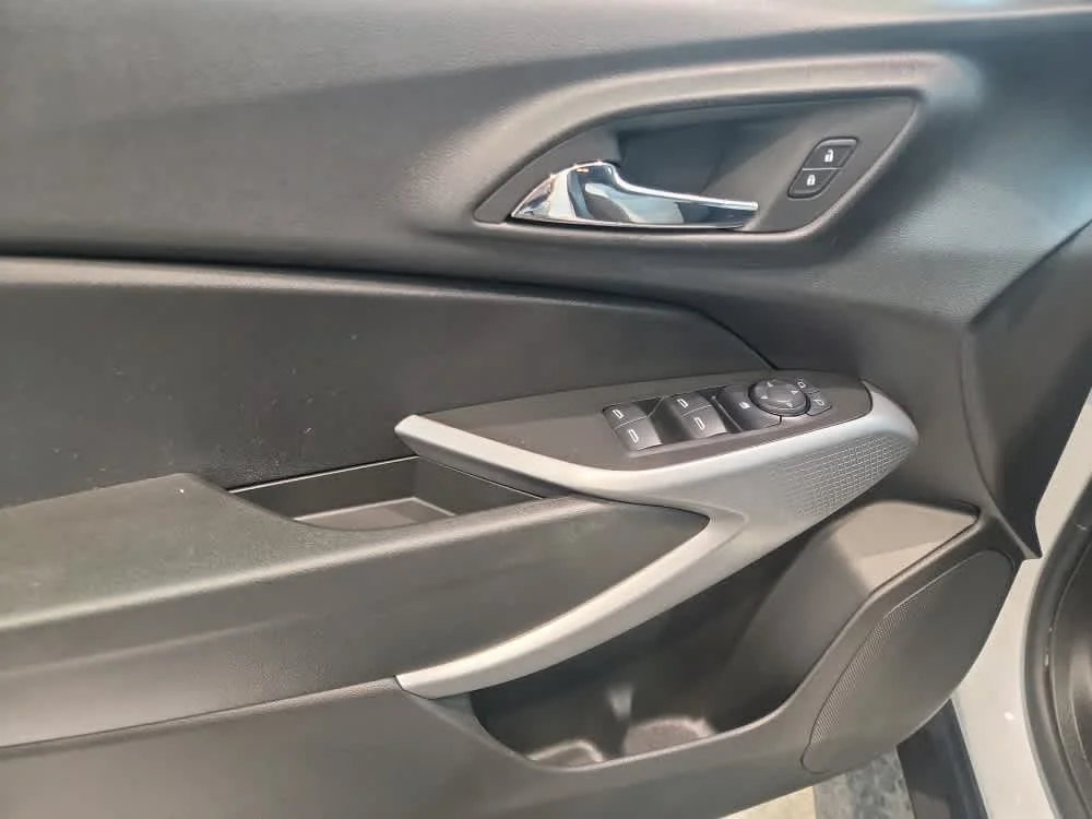 2024 Chevrolet Trax LS - Photo 9