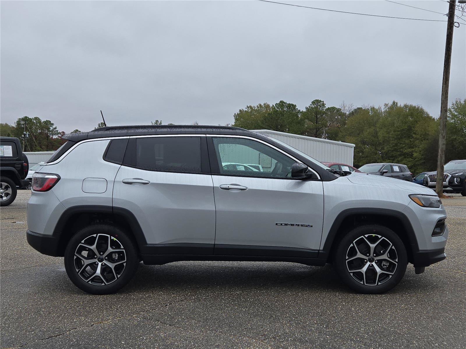 New 2026 Silver Zynith Metallic Clearcoat Jeep Limited image 5