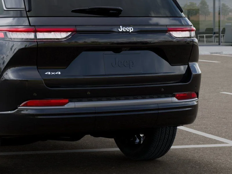 New 2026 Diamond Black Crystal Pearl-Coat Exterior Paint Jeep Limited image 13