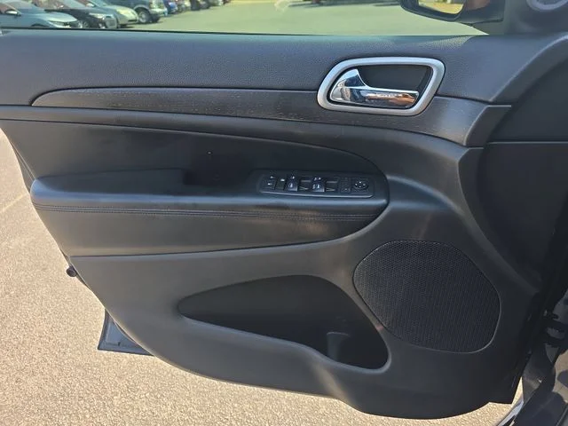 Used 2018 Black Jeep Altitude image 27