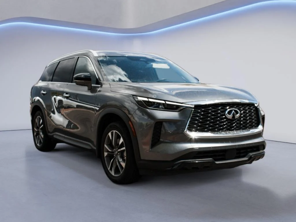 Used 2023  INFINITI Luxe image 3