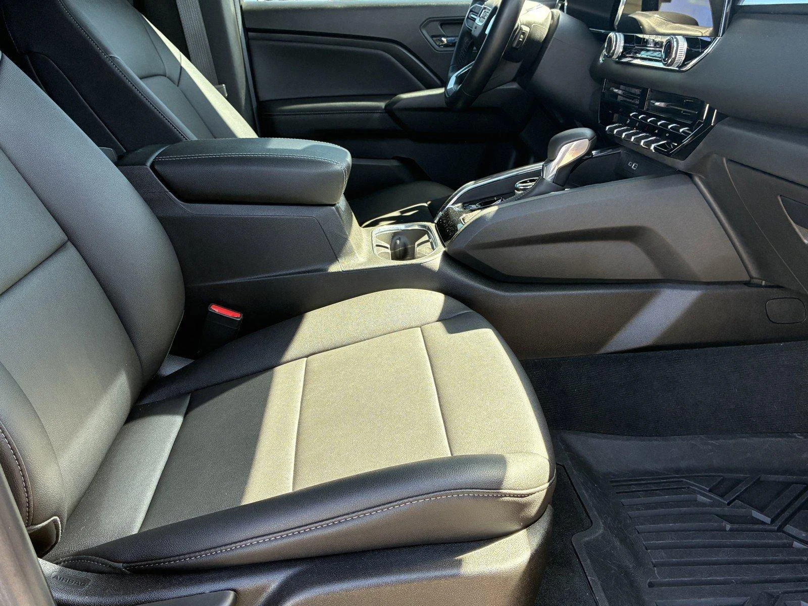 Used 2023 ONYX BLACK GMC 4WD Elevation image 9