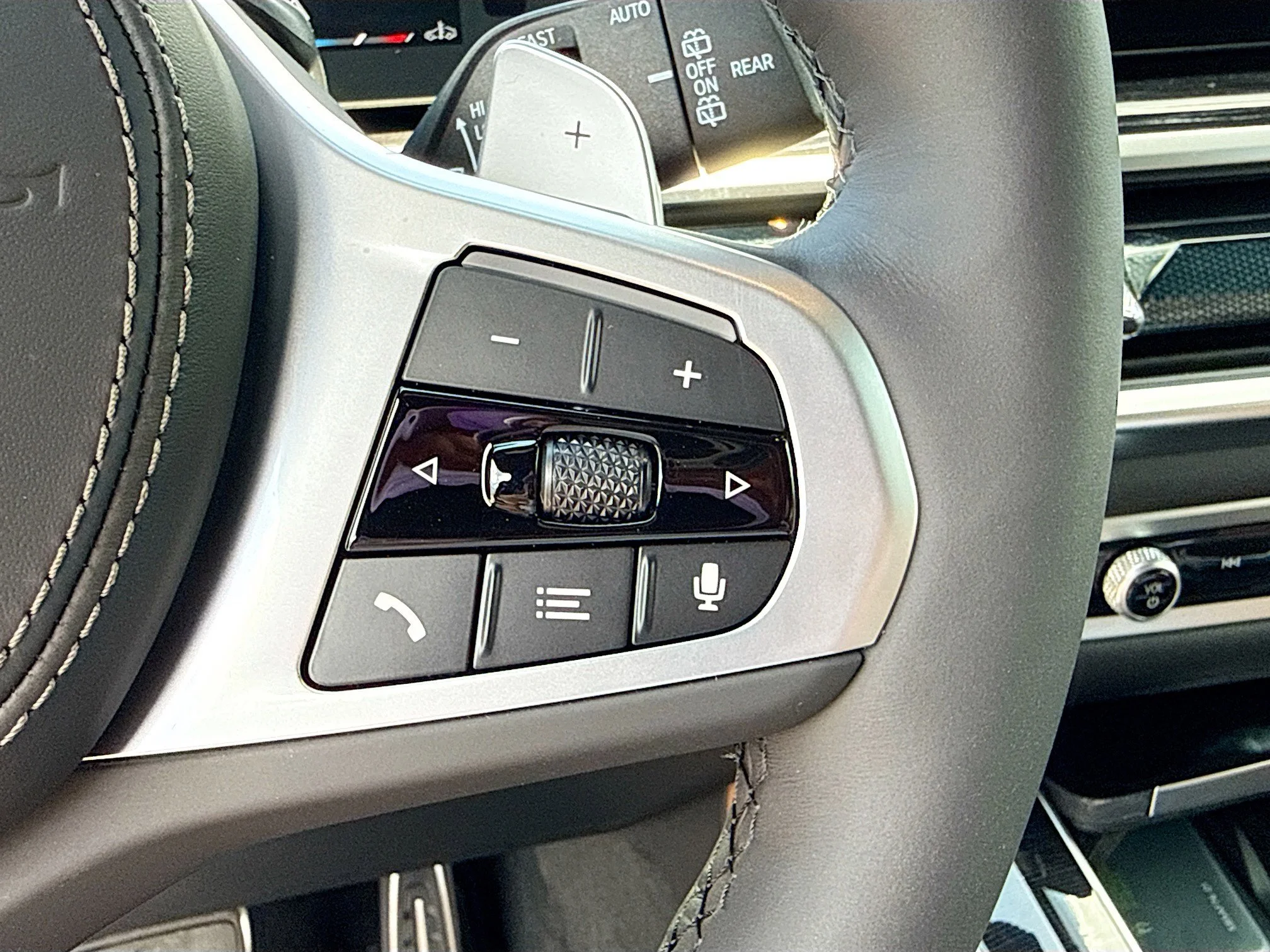 New 2026 Black Sapphire Metallic BMW sDrive40i image 39