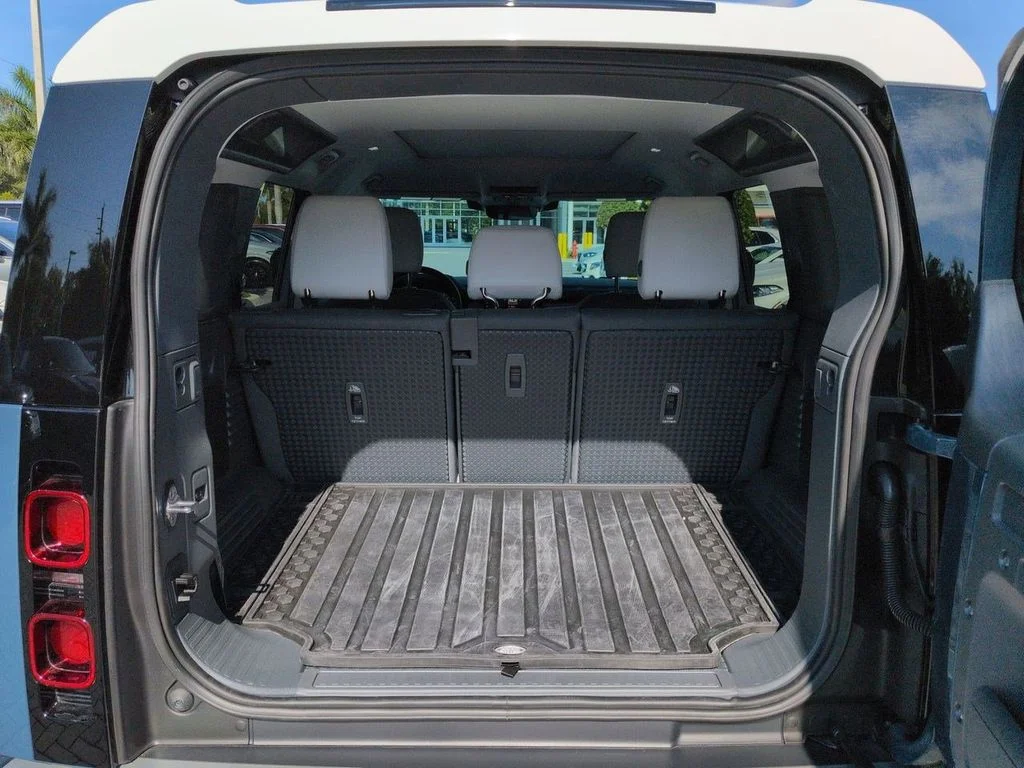 Certified Used 2025 Blue Land Rover S image 12
