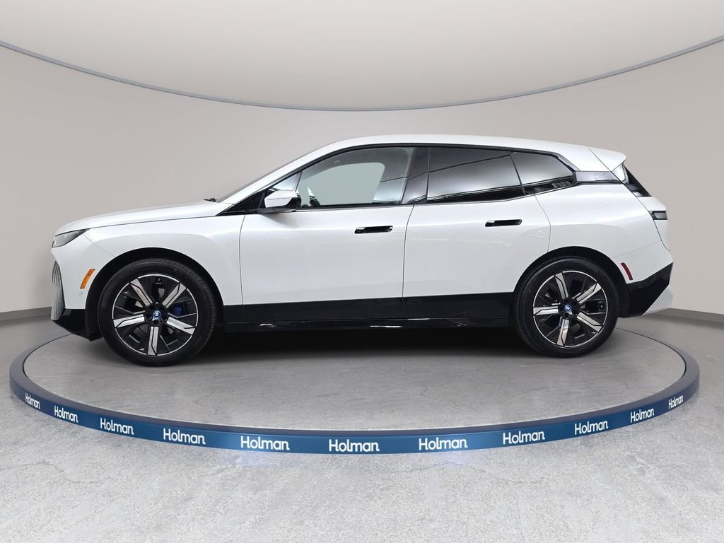 Used 2024 Mineral White Metallic BMW xDrive50 image 9