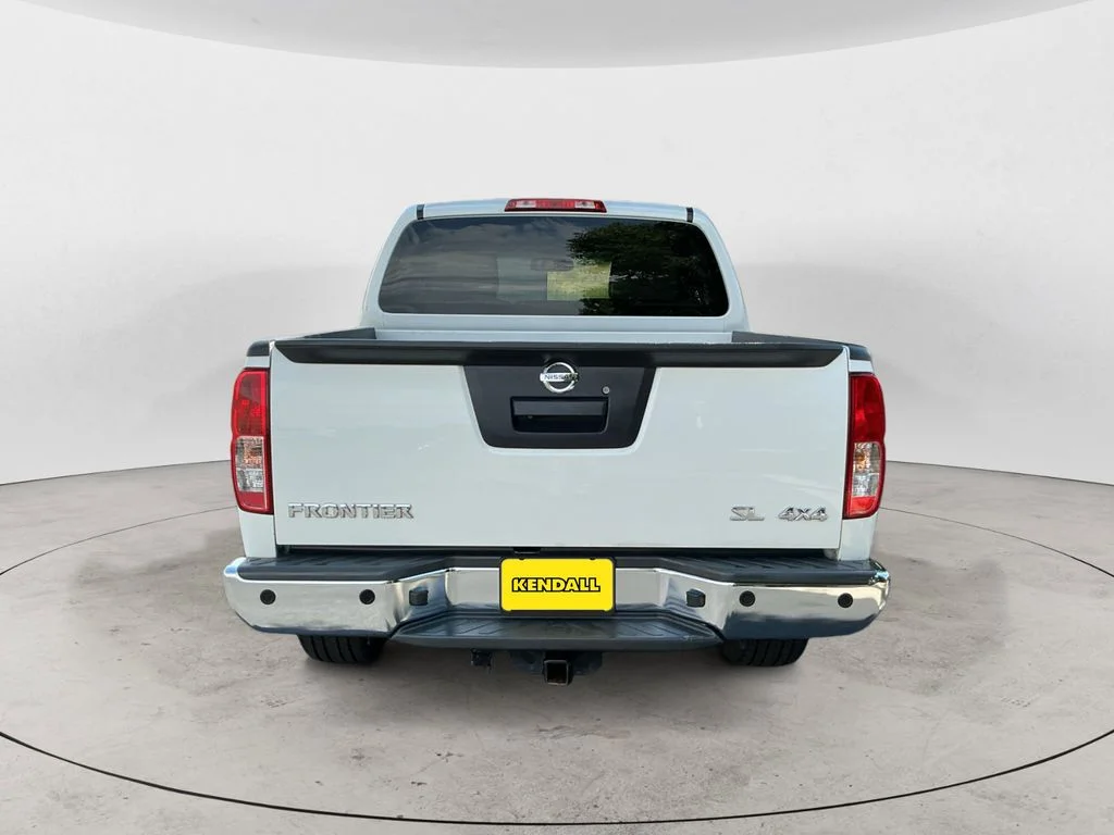Used 2013 White Nissan SL image 6