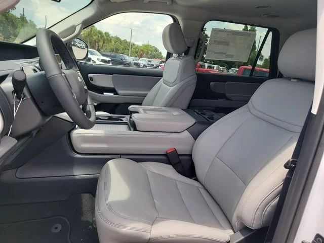 New 2026 Oxford White Ford Active image 23