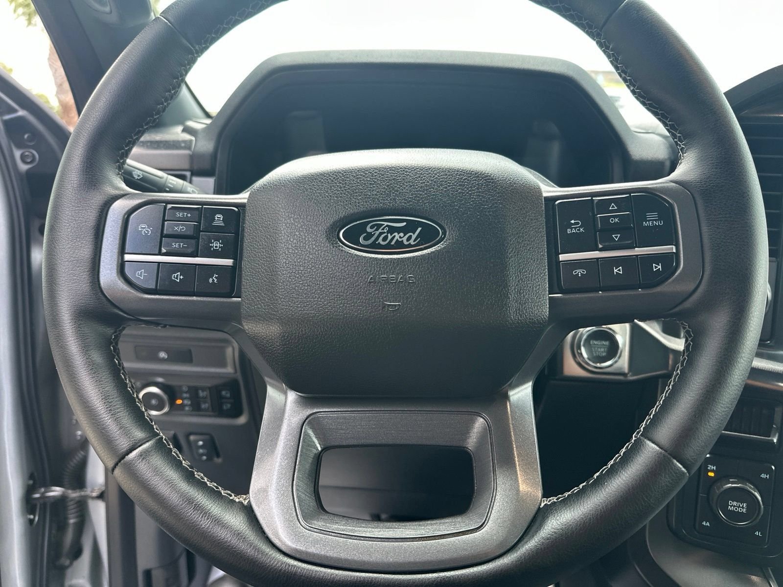 Used 2025 Silver Metallic Ford Lariat image 20