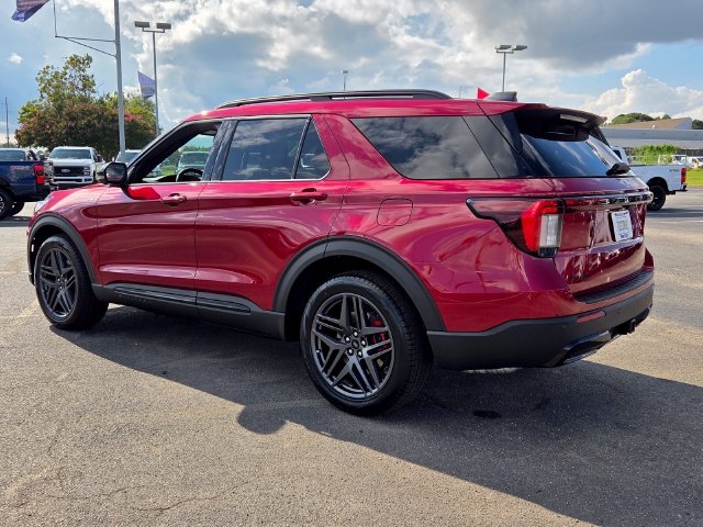 New 2027 Ruby Red Metallic Tinted Clearcoat Ford ST-Line image 5