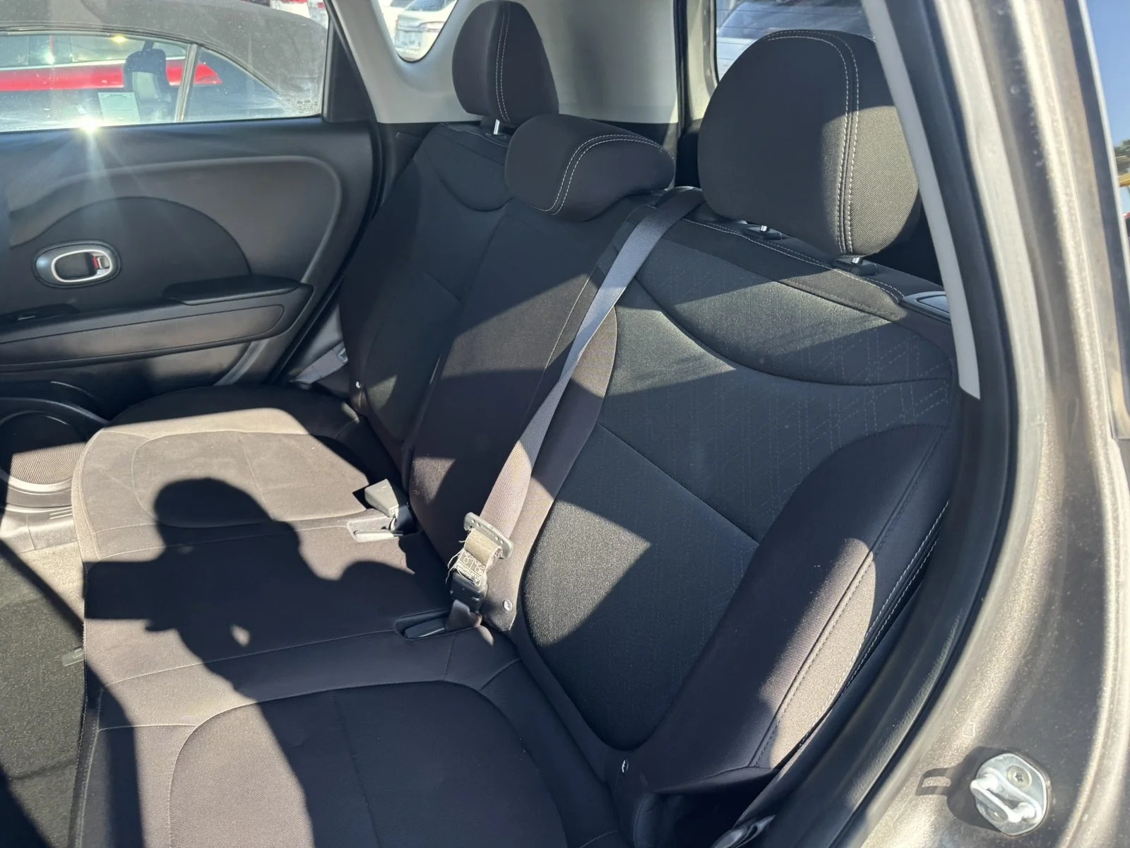 Used 2019 grey Kia Base image 20