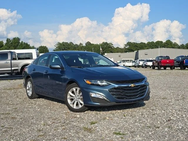 Used 2025 Lakeshore Blue Metallic Chevrolet LT image 1