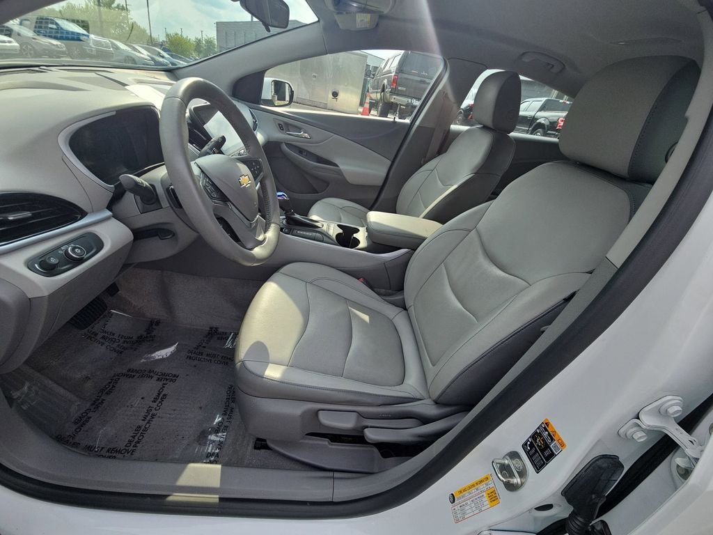 Used 2017 White Chevrolet LT image 14