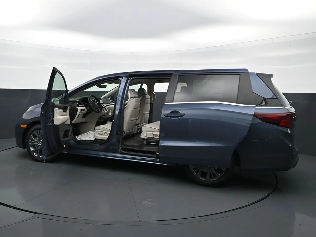 New 2026 Smoke Blue Pearl Honda Touring image 28