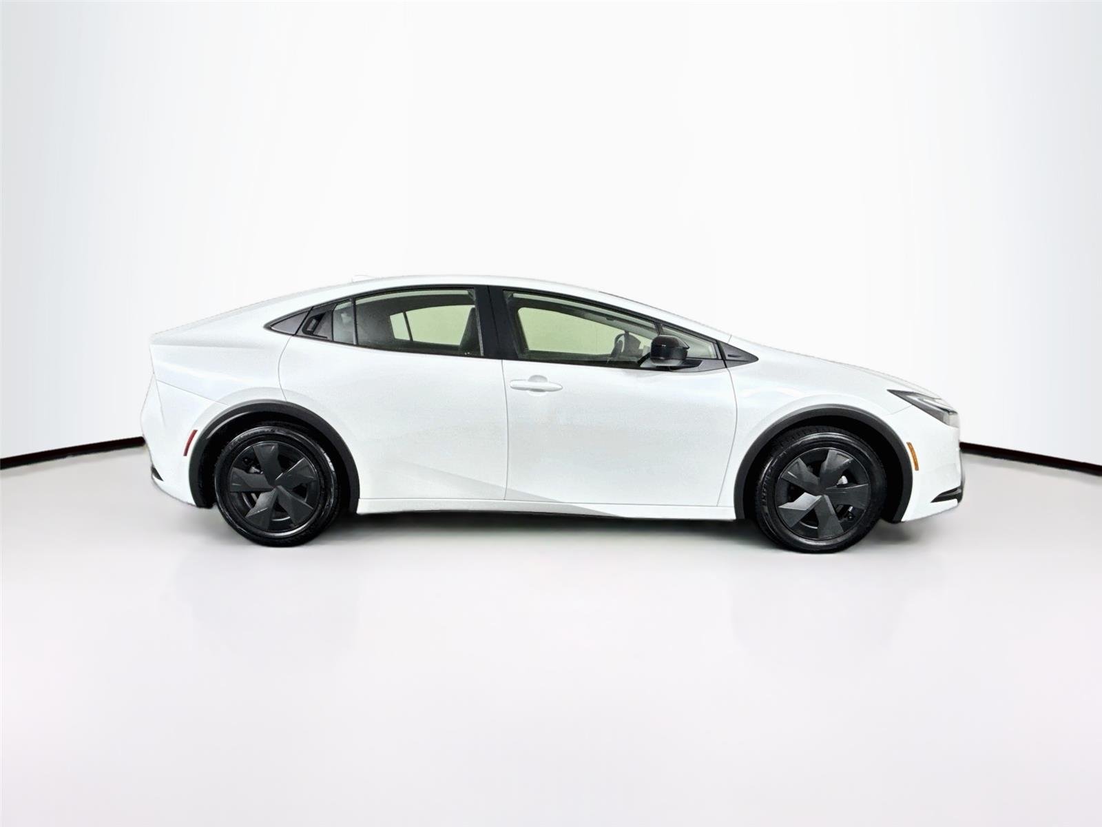 Used 2025 Wind Chill Pearl Toyota LE image 10