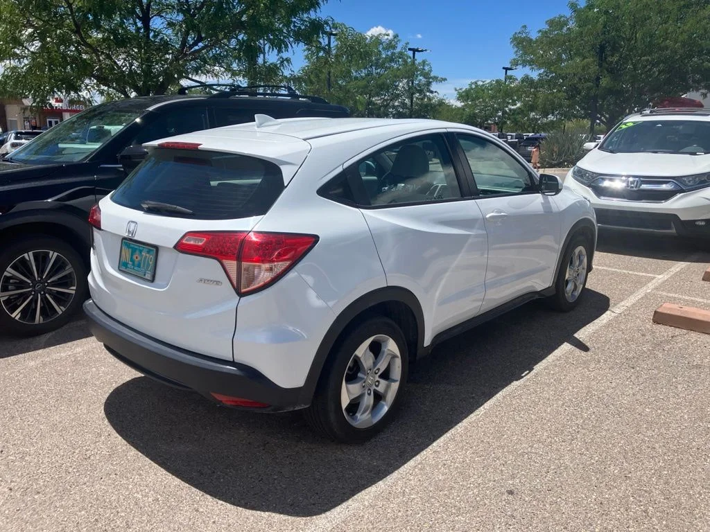 Used 2016  Honda LX image 4