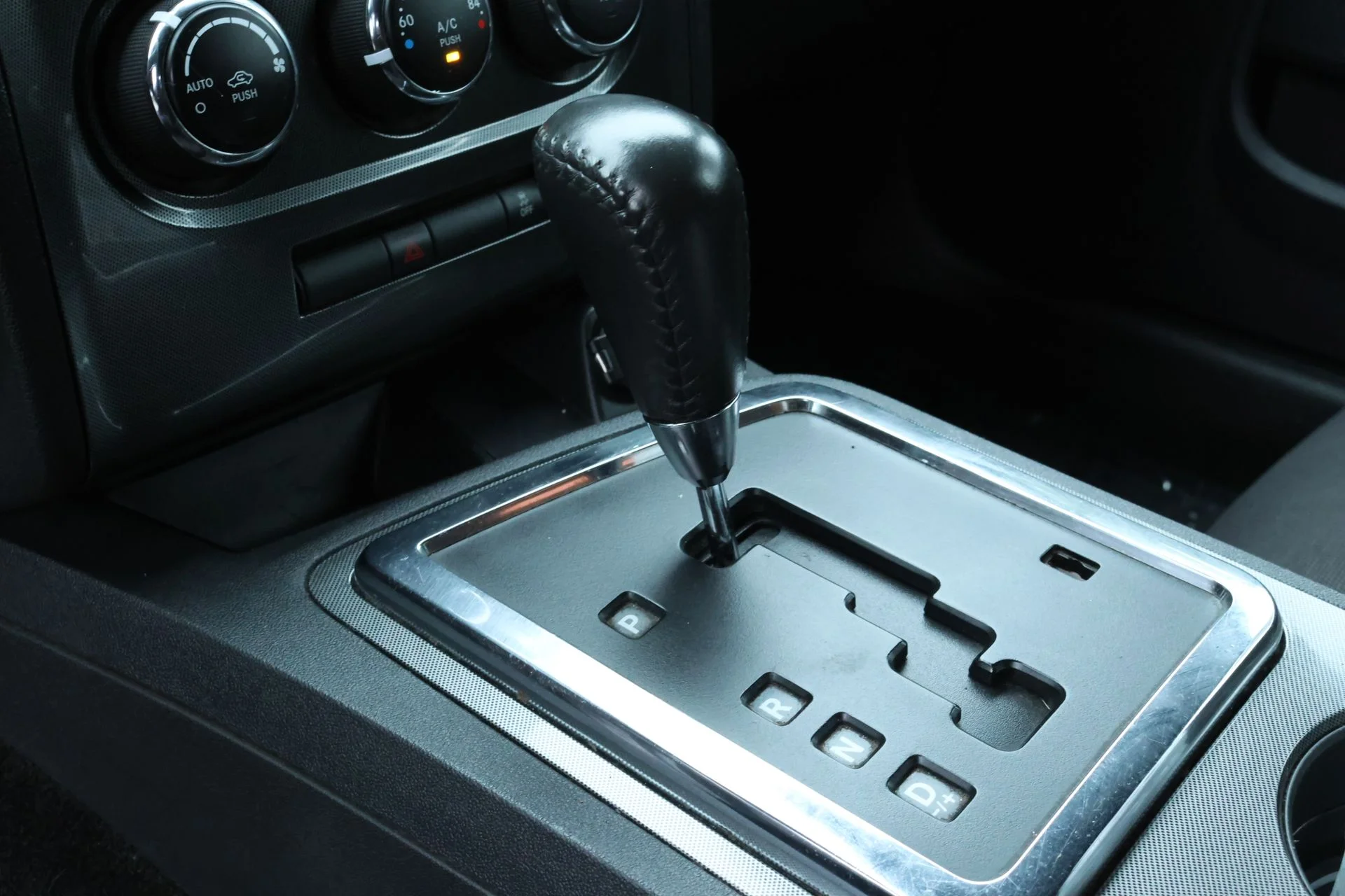Used 2013 White Dodge SXT image 10