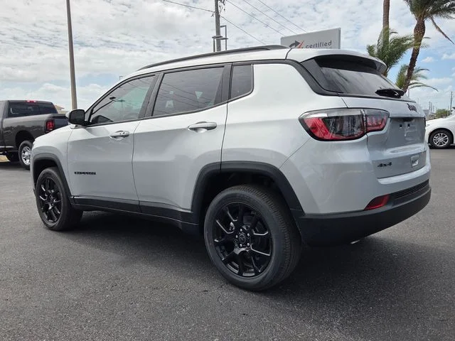New 2026 Silver Zynith Metallic Clear-Coat Exterior Paint Jeep Latitude image 5