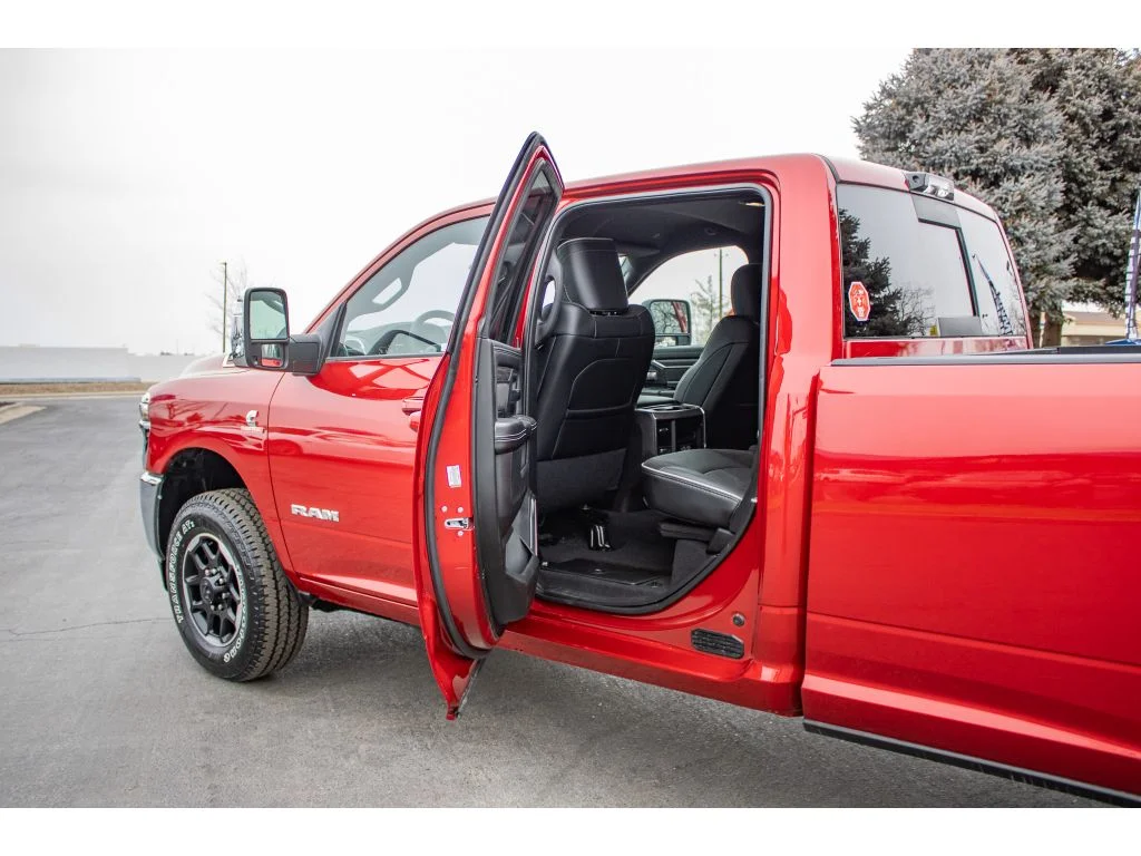 2026 RAM 3500 Laramie - Photo 35
