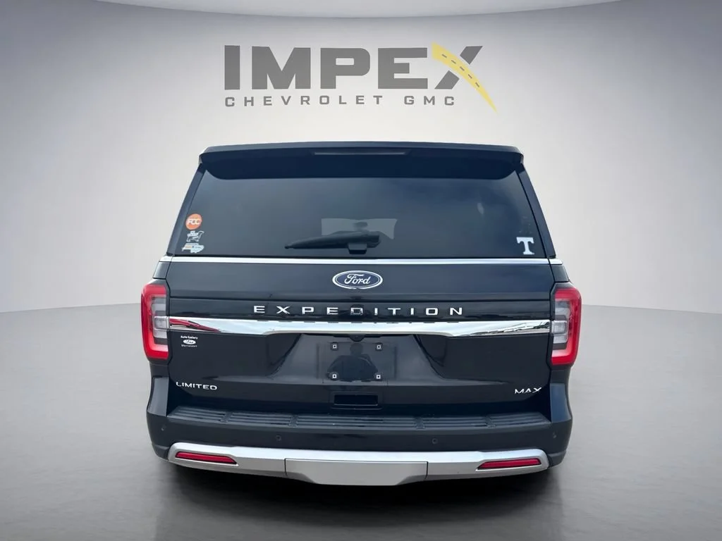 Used 2022  Ford Limited image 4