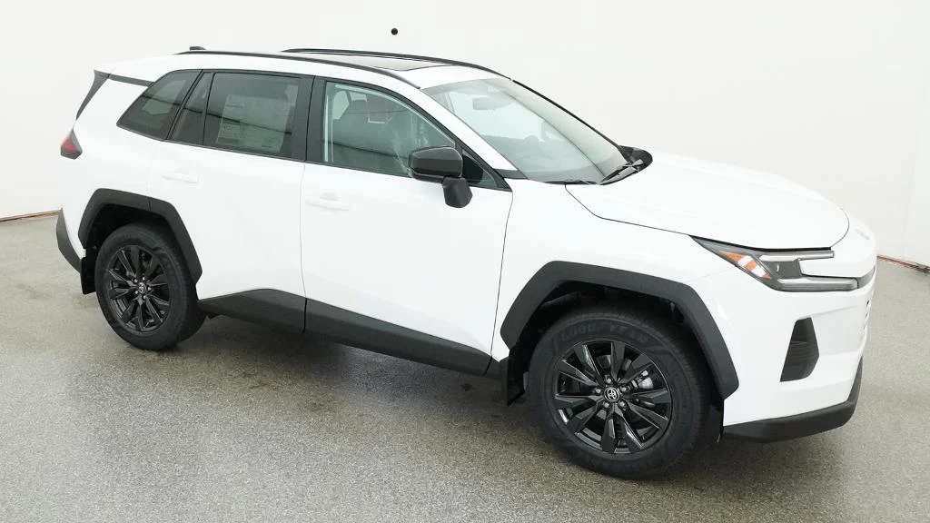 New 2026 Ice Cap Toyota XLE Premium image 12