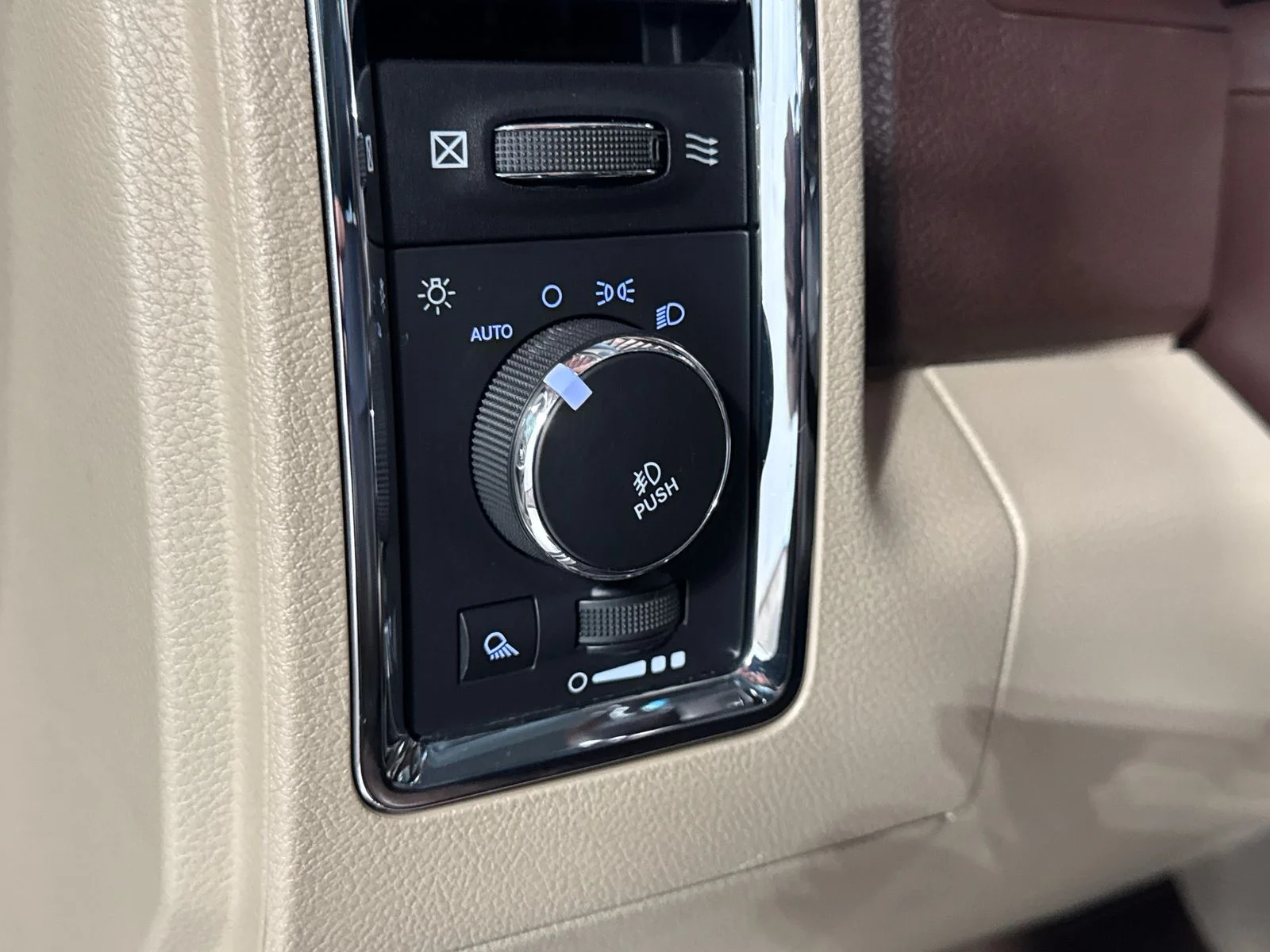 Used 2015 Black Ram Laramie Longhorn image 18