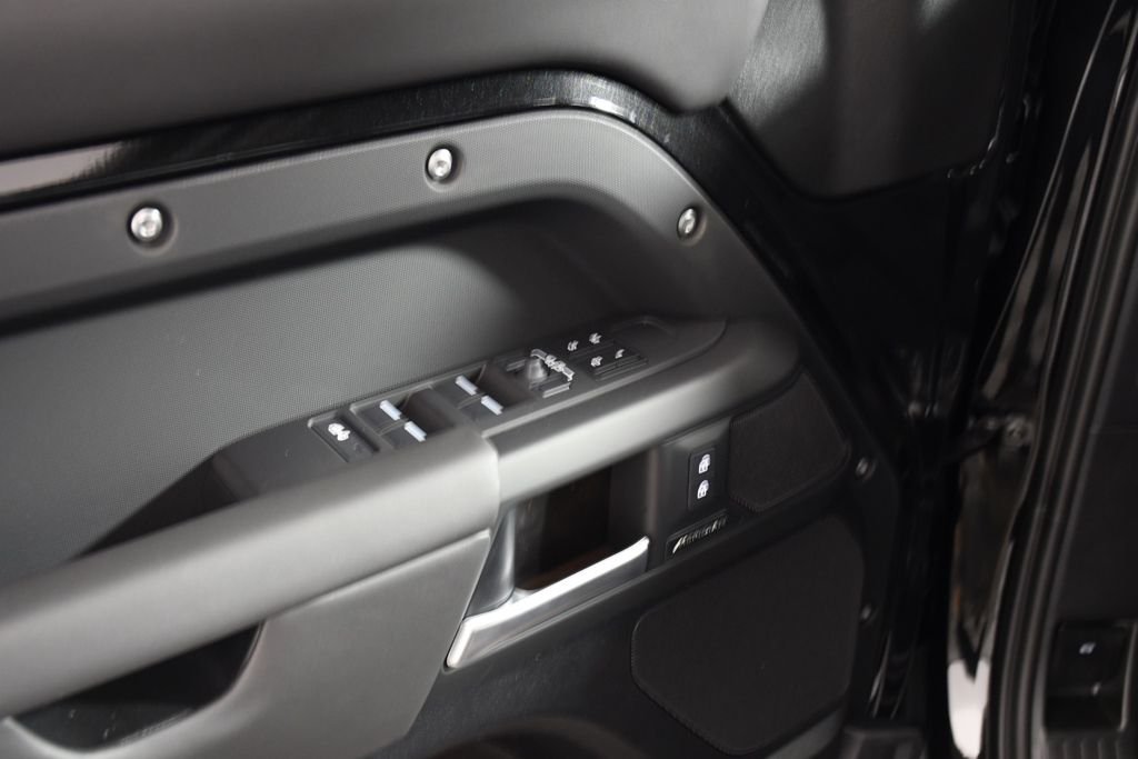 New 2026 Santorini Blk Land Rover S image 15