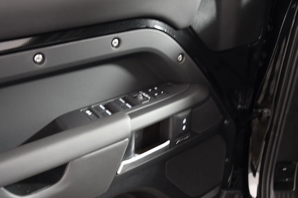 New 2026 Santorini Blk Land Rover S image 15