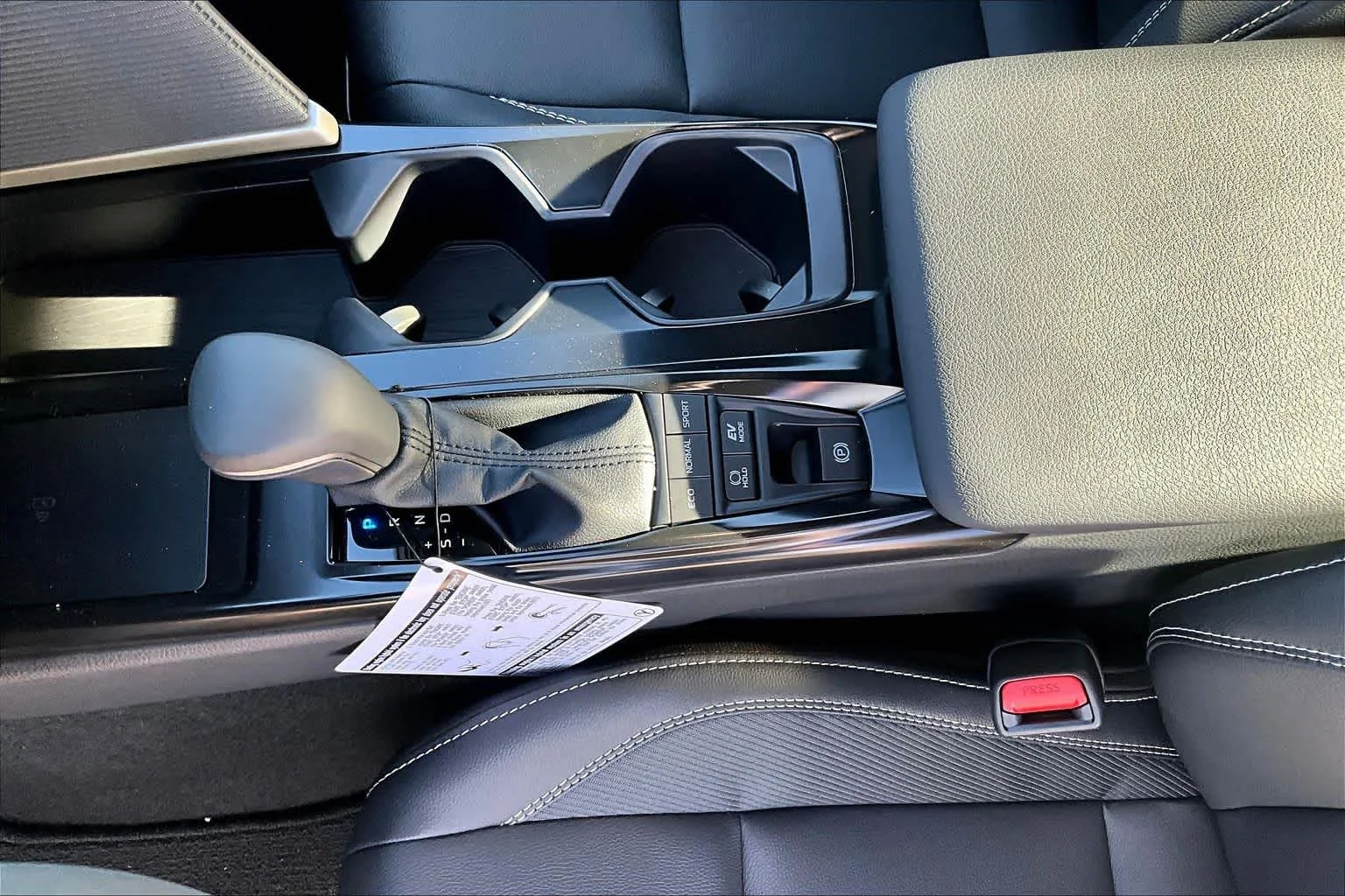 2026 Toyota Camry SE - Photo 7