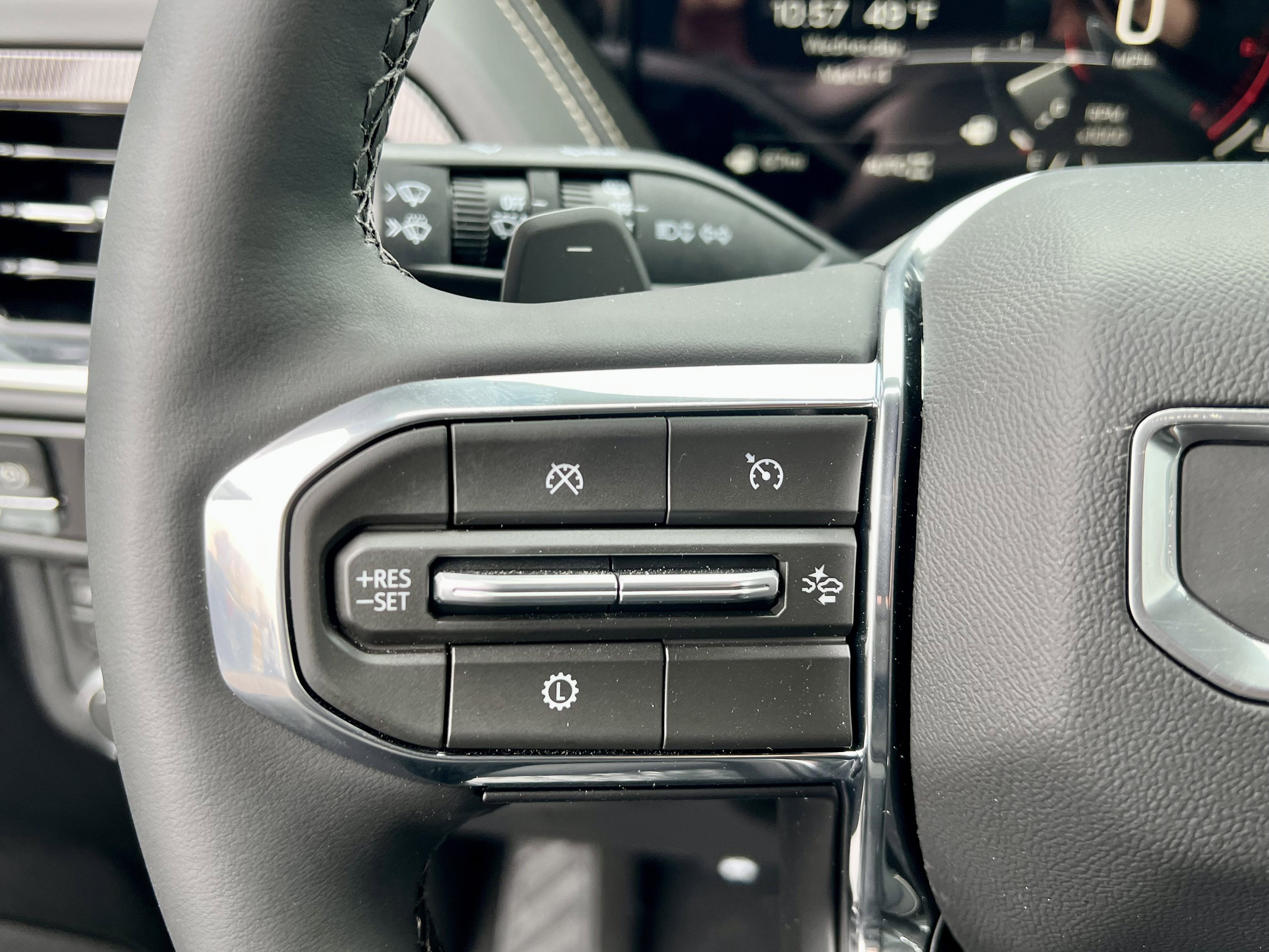 New 2026 Onyx Black GMC Elevation image 17