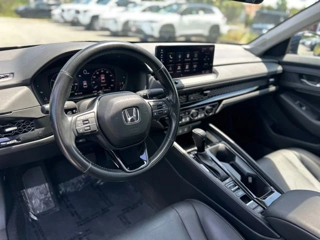 Used 2024  Honda EX-L image 6