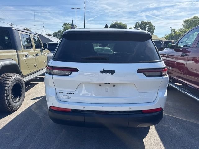 Used 2021 White Jeep Altitude image 5