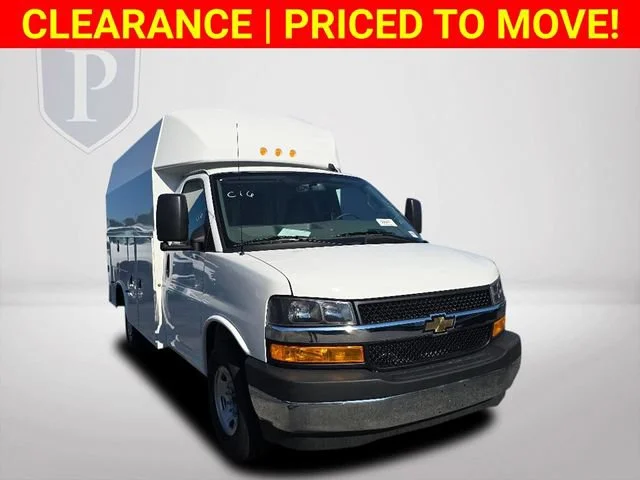 New 2025 Summit White Chevrolet 1WT image 14