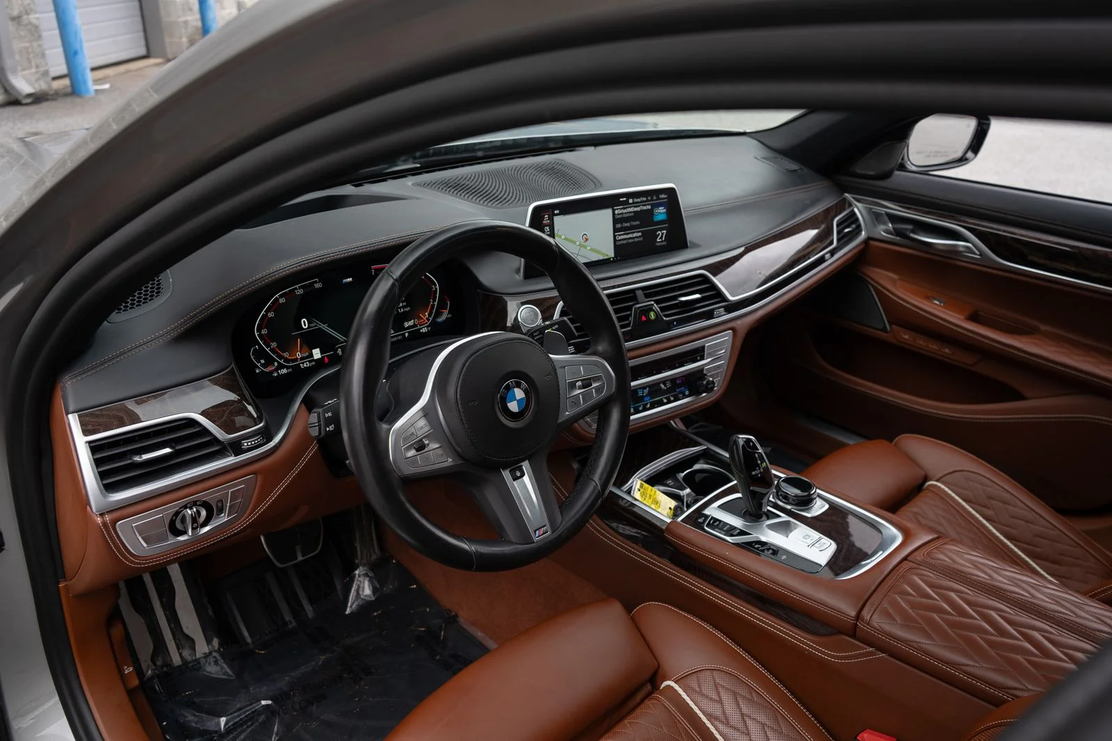 Used 2022 Gray BMW 750i xDrive image 22