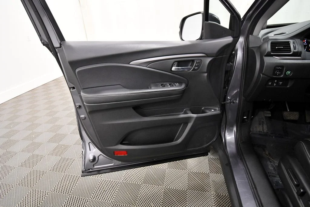 Certified Used 2023 Gray Honda RTL image 13