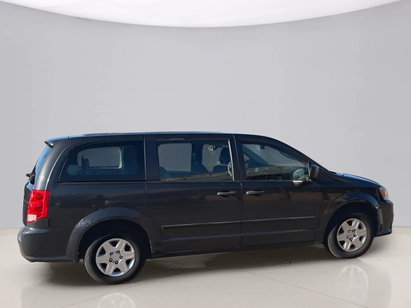 Used 2012 Gray Dodge SE image 3